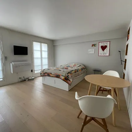 Superbe Avec Balcon, Situe Entre 6e Et 7e ! Apartment