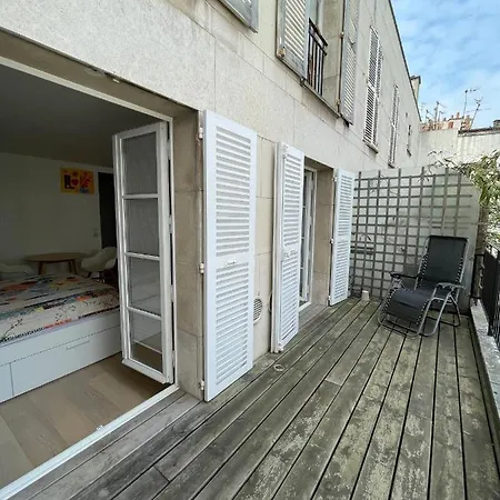 Apartment Superbe Avec Balcon, Situe Entre 6e Et 7e ! Paris
