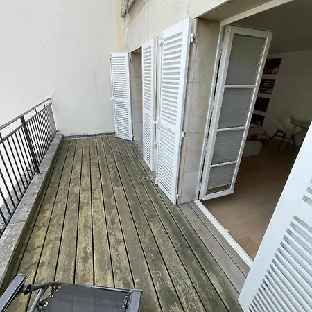 Apartment Superbe Avec Balcon, Situe Entre 6e Et 7e ! *